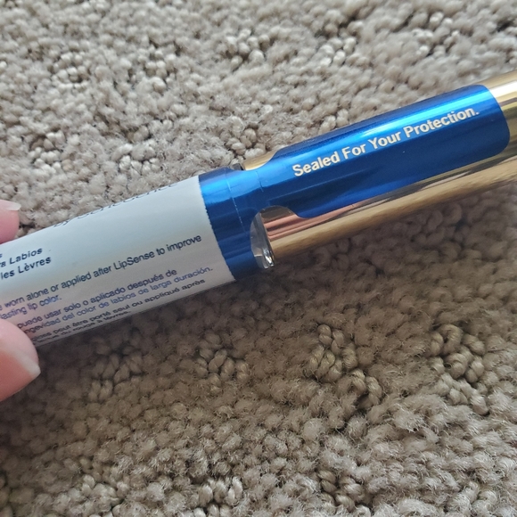 Glossy Gloss - Picture 2 of 4